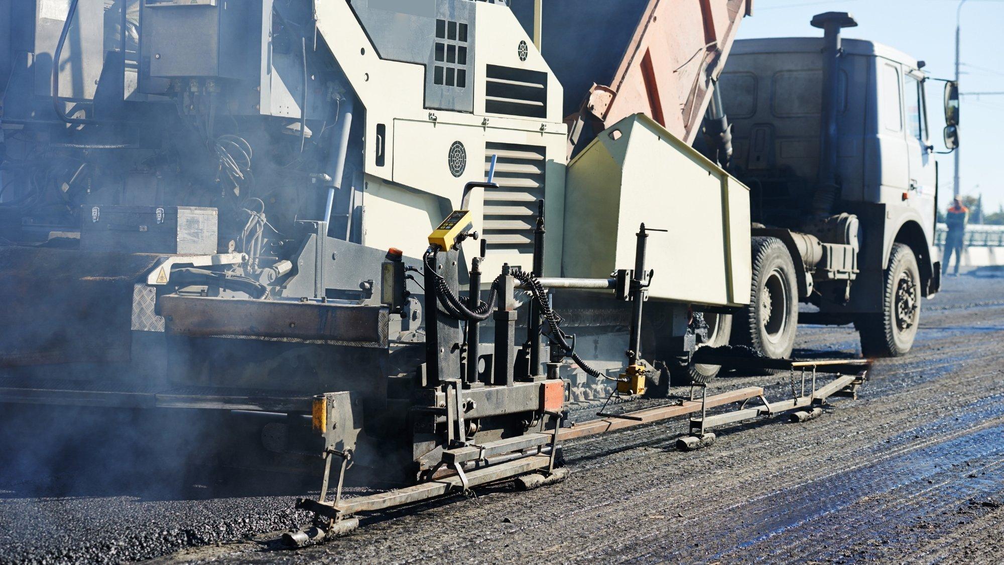 Sensor paver finisher WITH Moba big sonic ski